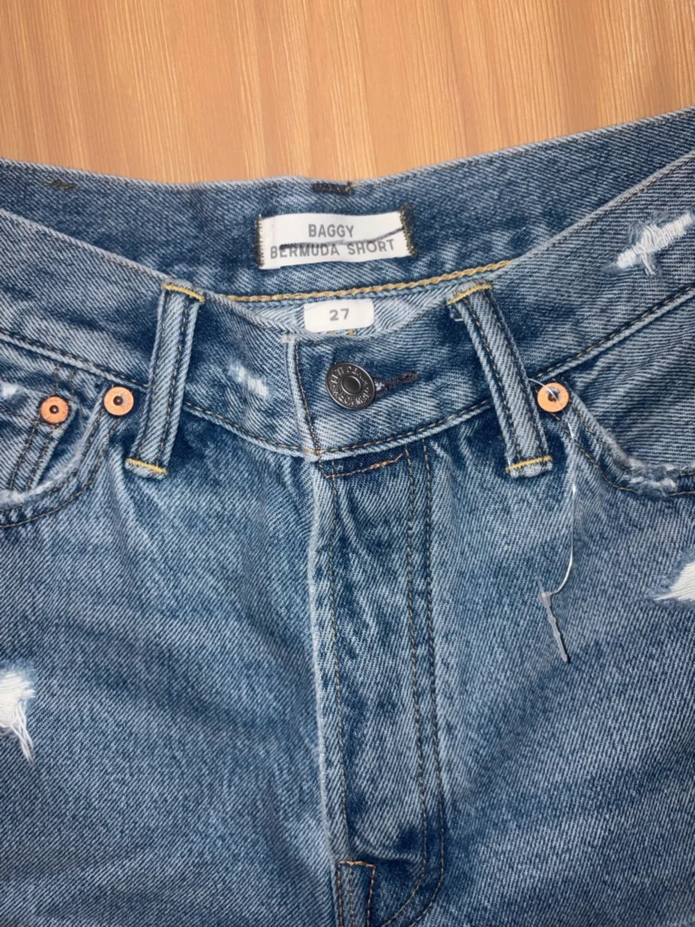 American Eagle Baggy Bermuda Denim Shorts Distressed Size 27